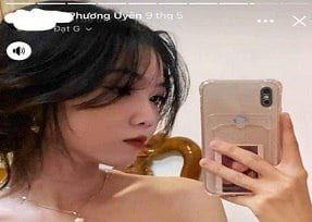 Estava na hora de duas irmãs quebrarem a parede entre elas e embarcarem no jogo de luxúria quando os pais não estavam em casa