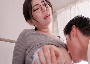 O aluno seduz seu professor Rei Kamiki para fazer uma massagem