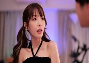 Kana Momonogi se masturba com um homem desconhecido