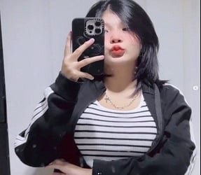Desejando para espiar a irmã da selfie só para fazer algo ***