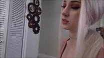 Os jovens espalharam o buraco quando três meninas lascivas estão tão felizes